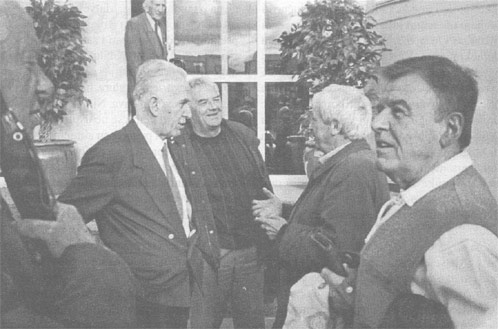 S lijeva: Ekrem Ibrulj (u vrhu), Meshak Mahic', Emir Balic', Predrag Matvejevic' i dr. Ahmo C'uric'
