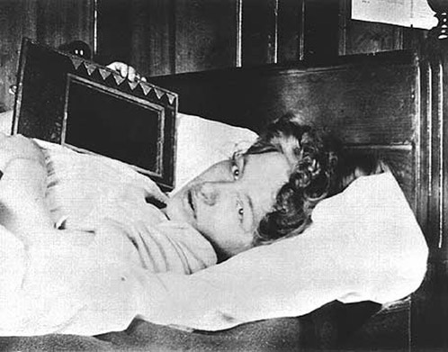 Edith Södergran u bolesničkom krevetu