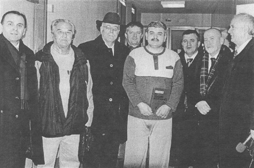 Мостарски логораши у посјети повријеђеном Амору Машовићу у болници Кошево