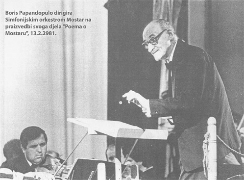Boris Papandopulo dirigira Simfonijskim orkestrom Mostar na praizvedbi svoga djela ”Poema o Mostaru”, 13.2.1981.