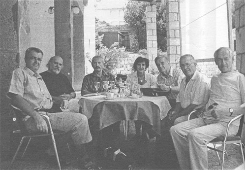 S lijeva: Sabahudin Hadzhialic', Gradimir Gojer, Ivo Mijo Andric', Bisera Boshkailo, Alija Kebo, Muhamed Elezovic' i Rapko Orman